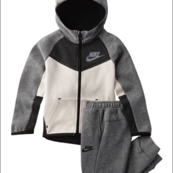 nike tech matching set